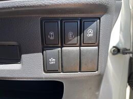 【両側パワースライドドア】スマートキーや運転席のスイッチで後席両側スライドドアの開閉が可能♪電動だから力を入れてドアを開ける必要が無く、小さなお子様でも簡単に開け閉めでき快適です♪