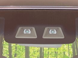 【スマートアシスト】走行中に前方の車両等を認識し、衝突しそうな時は警報とブレーキで衝突回避と被害軽減をアシスト。より安全にドライブをお楽しみいただけます。