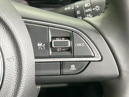 【アダプティブクルーズコントロール】高速道路での長距離走行が楽に！！自動で速度を保つクルーズコントロールが、衝突軽減システムと連携し、前方の車両を感知して車間を保つように速度調節してくれます！！