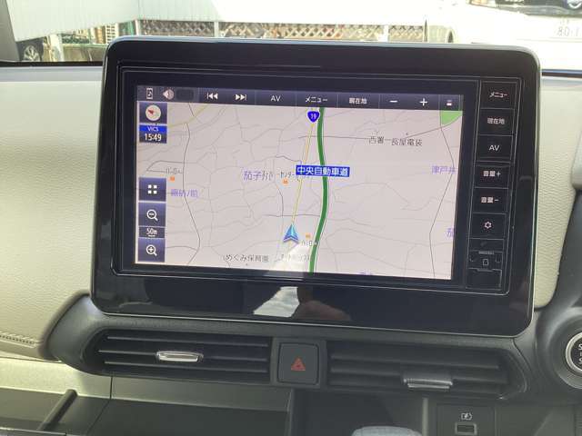 日産純正9インチメモリーナビ（MM223D-L）装備。スマートフォンによる部分地図更新、Bluetooth接続での音楽視聴、快適な画面操作と高音質なオーディオ再生。無料地図更新付きです。