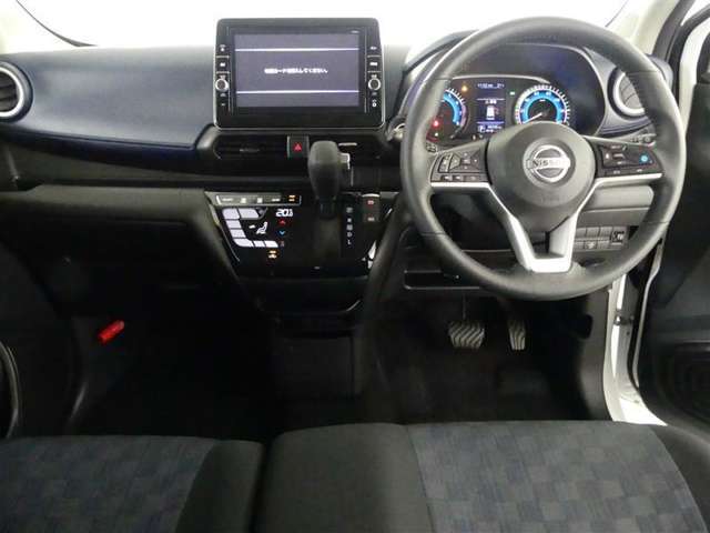 見通しのよいすっきりとした視界で、誰でも運転しやすいです。運転のしやすさは疲れにくさにも繋がりますよ♪