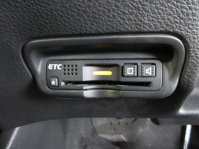 ■ETC搭載で、高速道路をスムーズに利用できます。料金所での停車なしでノンストップ通過でき、快適な移動が可能です♪