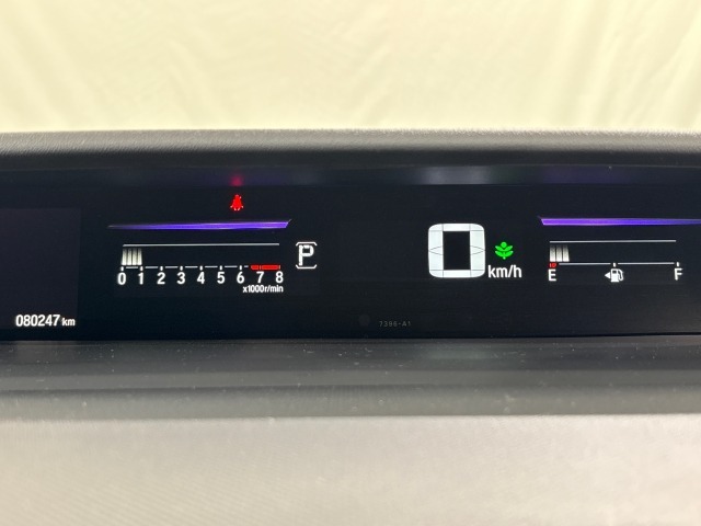 視認性の高いメーター回り。いろいろな情報も表示されます。