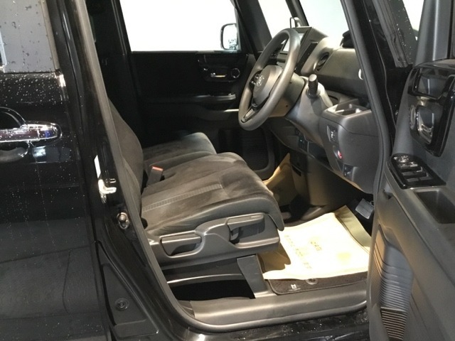 シートはフィット性も良く、楽な運転姿勢を保てます。