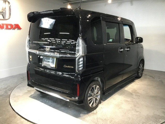 スポーティー＆スタイリッシュな、大型テールゲートスポイラー