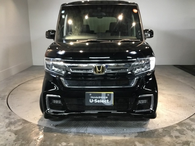 このフロントマスクは個性もいっぱい　人気の車です。