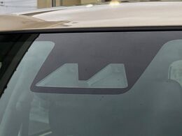 【スマートアシスト】走行中に前方の車両等を認識し、衝突しそうな時は警報とブレーキで衝突回避と被害軽減をアシスト。より安全にドライブをお楽しみいただけます。