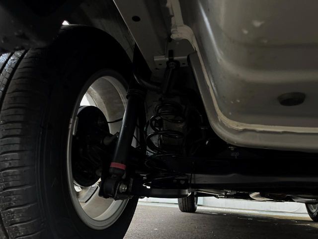 お車を安心してお乗りいただく為には、足回りの定期点検が欠かせません。サービスサポート（有償保証）では無料点検もご提供しており、安心のカーライフをお過ごしいただけるサポート体制が整っています。