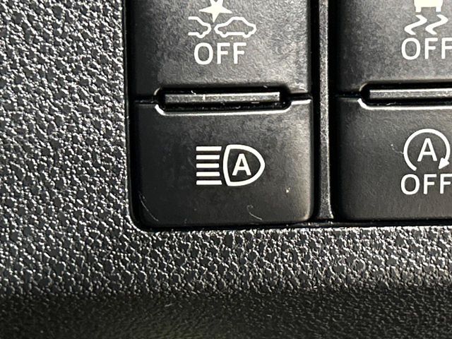 【オートハイビーム】夜間の安全走行に役立つ便利な機能！先行車や対向車を検知し、ハイビームとロービームを切り替えてくれます♪