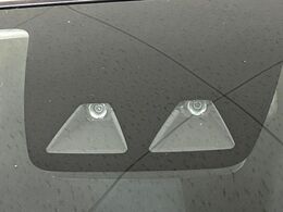 【スマートアシスト】走行中に前方の車両等を認識し、衝突しそうな時は警報とブレーキで衝突回避と被害軽減をアシスト。より安全にドライブをお楽しみいただけます。