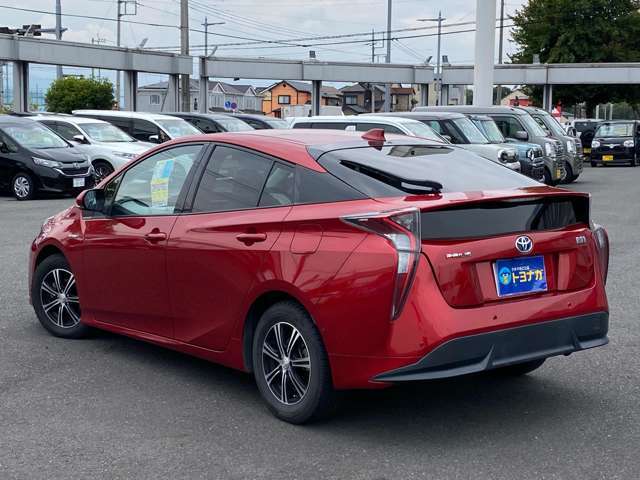 ご契約から納車まで担当営業を中心に、各スタッフ全員協力の上、迅速に進めさせていただきます。契約後車庫証明等の手続き中に、納車前車検又は点検をさせていただき、ご納車の準備をさせていただきます。