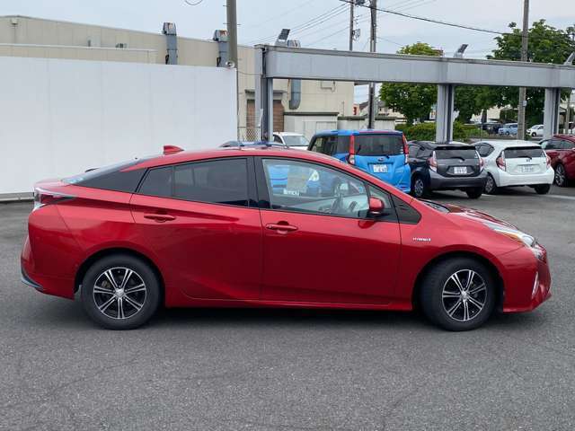 トヨナガ伊勢崎店です。装備充実でお求め安い価格！車の仕入れ会場にある何千台の中から厳選して仕入れた上質車です！車の品質、自社整備点検、自社保証と自信をもってお届けできる1台です！