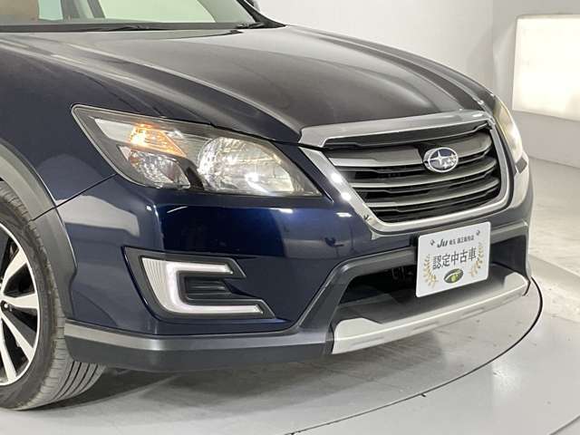 当店では仕入れた車両を撮影スタジオ完備の商品管理センターにて室内クリーニングや外装の磨き施工等、徹底した商品車仕上げを行っております。