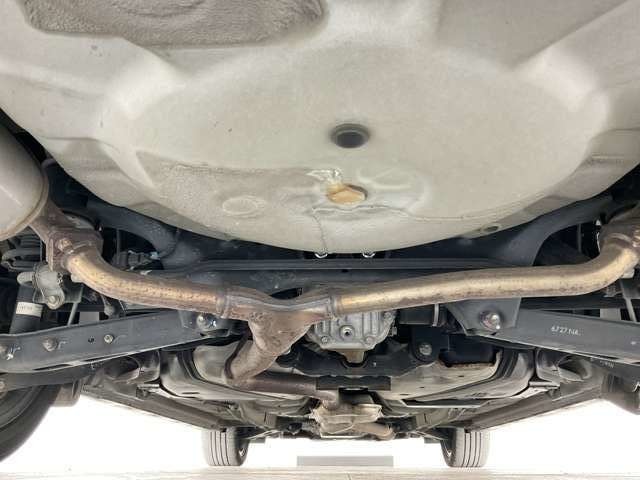 中古車だと気になる足廻り＆下廻り・・・ご覧の通り状態良好◎沿岸部や降雪地にお住まいのお客様もご安心ください♪