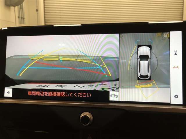 《パノラミックビューモニター(床下透過表示機能付)》クルマを上から見たような画像をディスプレイに表示し、運転席から確認しにくい箇所も確認できます。車両直下及びタイヤ付近のアンダーフロアの確認も可能です