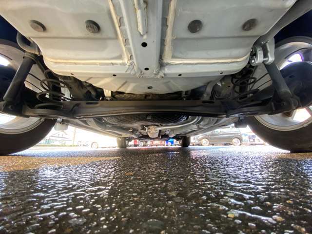 下廻りのサビ止め加工、防錆ハードワックスもご用意してあります！！通常のものよりも厚い塗装で下廻りをしっかりガード！当店で人気のオプションです♪融雪剤などの塩害対策に！！