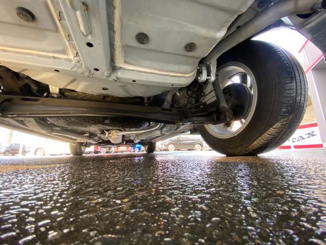 下廻りのサビ止め加工、防錆ハードワックスもご用意してあります！！通常のものよりも厚い塗装で下廻りをしっかりガード！当店で人気のオプションです♪融雪剤などの塩害対策に！！