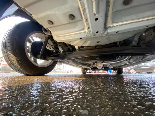 下廻りのサビ止め加工、防錆ハードワックスもご用意してあります！！通常のものよりも厚い塗装で下廻りをしっかりガード！当店で人気のオプションです♪融雪剤などの塩害対策に！！
