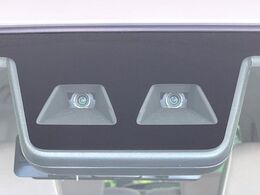 【スマートアシスト】走行中に前方の車両等を認識し、衝突しそうな時は警報とブレーキで衝突回避と被害軽減をアシスト。より安全にドライブをお楽しみいただけます。