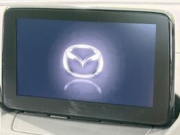 【マツダコネクトナビ】車内の雰囲気にマッチした一体型タイプのナビ。各種車輌設定やBluetooth再生等、様々な機能が楽しめます。直感的なダイヤル操作が可能で、使い勝手も良好です。