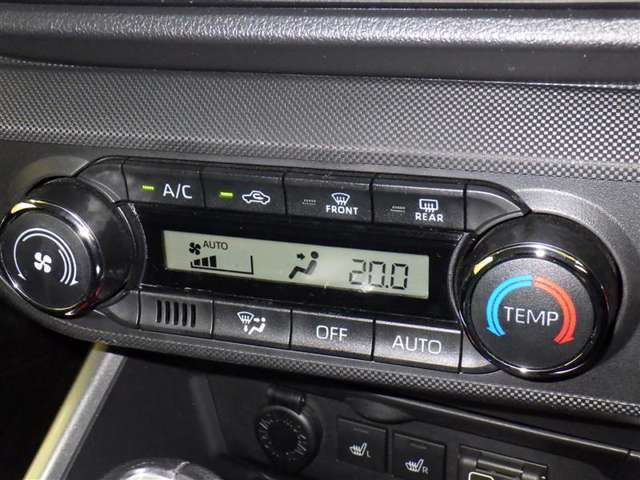 【オートエアコン】お好みの温度に設定して頂くと、車内の温度を自動調整♪快適にクルマの中を過ごして頂けます。