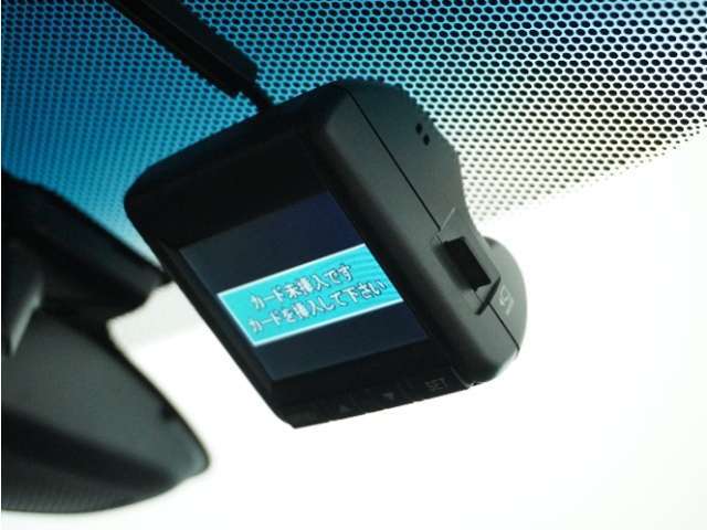 ◆ドライブレコーダー◆映像・音声などを記録する自動車用の装置です。　もしもの事故の際の記録はもちろん、旅行の際の思い出としてドライブの映像を楽しむことができます。