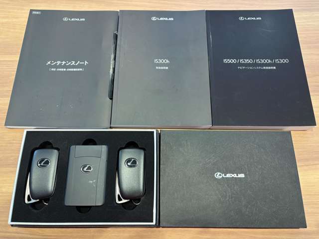 取扱説明書、点検整備記録簿等、スマートキー2本、カードキー1枚、揃っております☆中古車選びの大切なポイントですね！