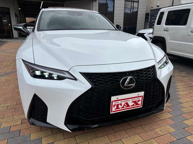 三眼LEDヘッドライト付き！（雨天時や夜間走行も明るくて走りやすいですよ！）