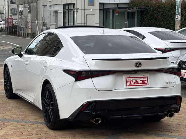 展示前に内外装のクリーニングは徹底的に行います！「ほんとに中古車？？」といわれるほど、弊社は内外装のクリーニングに力を入れております！期待は裏切りませんので、ぜひ現車にてご確認下さい！！