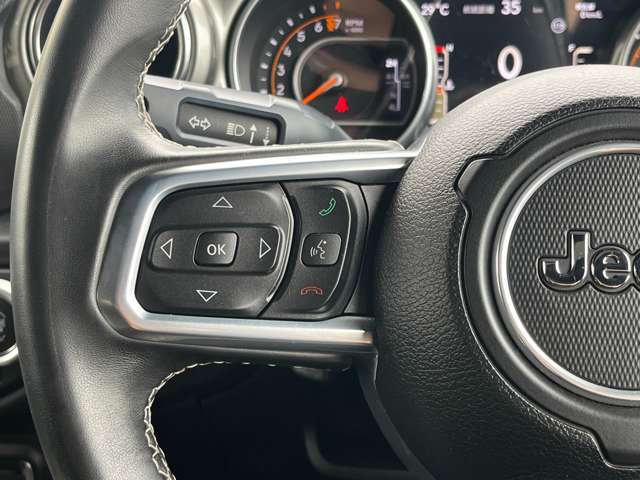 LIBERALAでは多種多様の車種をご用意させていただいております。お客様がご納得いくまで、そのお車の持つ特性を五感すべてで感じ取っていただける場をご提供します。