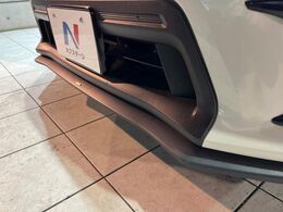 【STIスタイルパッケージ】フロント・サイド・リアをSTIのエアロで統一。外観のスポーティーさを際立たせてくれるだけでなく、高速走行時の空力バランスを最適化してくれます。