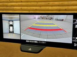 【アラウンドビューモニター】　クルマを上空から見下ろしているかのように、直感的に周囲の状況を把握できます。
