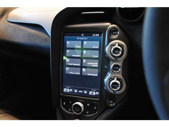 縦型のタッチパネル！ナビゲーションやBluetoothオーディオもご利用いただけますよ！