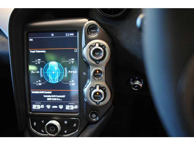 縦に並んだこちらのダイヤル式のスイッチで走行モードの切り替えが可能です！バルブの開閉などもします！