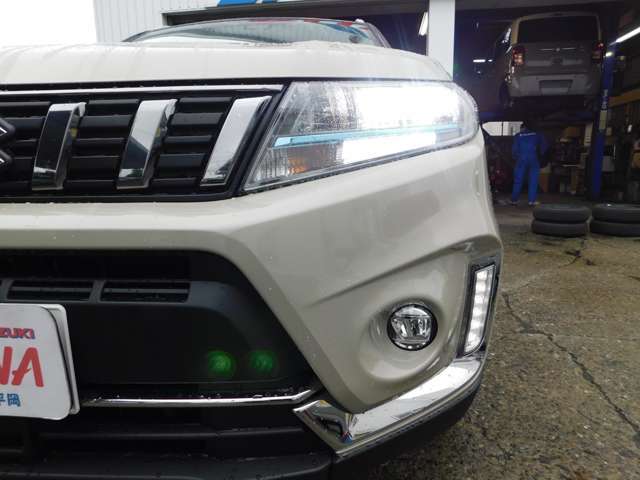 LEDヘッドライト＆フォグランプでナイトクルージングも視界をしっかり確保！