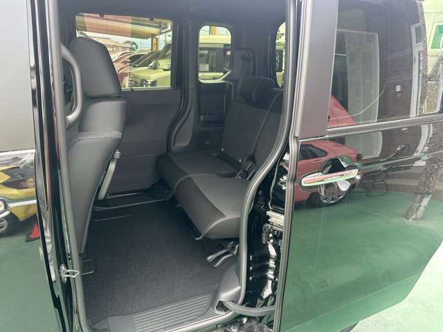 ★5年間新車保障★初度登録から5年間の新車保証が含まれています。長期間、安心してお乗り頂けます！保障費用は支払総額に含まれています！遠方のお客様は保証継承後、お近くのディーラーにて保証が受けられます！