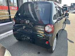 「ケイカフェでは、コロナウイルス対策として納車時に除菌施工を行っています！手が多く触れる内装を除菌することでおクルマの引渡しも安心です♪詳しくはケイカフェまでお問い合わせください！」