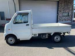 お車に関することならお気軽にご相談ください。自社工場もありますのでメンテナンスなどのアフターフォローもバッチリです♪