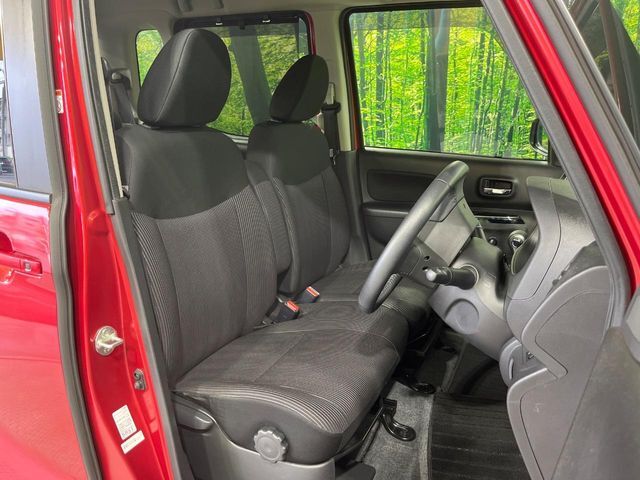 運転席シート廻りは使用感も少なく、良好な状態となっています。丁寧に使われていたことがよくわかりますね。