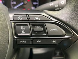 【レーダークルーズコントロール】高速道路での長距離走行が楽に！！自動で速度を保つクルーズコントロールが、衝突軽減システムと連携し、前方の車両を感知して車間を保つように速度調節してくれます！！