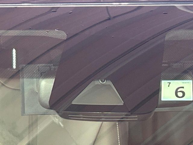 【トヨタセーフティセンス】走行中に前方の車両等を認識し、衝突しそうな時は警報とブレーキで衝突回避と被害軽減をアシスト。より安全にドライブをお楽しみいただけます。