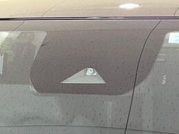 【インテリジェントエマージェンシーブレーキ】フロントカメラで前方の車両や歩行者を検知。衝突しそうな時は衝突被害軽減ブレーキが作動、衝突回避をサポート。より安全にドライブをお楽しみいただけます。