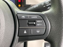 【アダプティブクルーズコントロール】高速道路での長距離走行が楽に！！自動で速度を保つクルーズコントロールが、衝突軽減システムと連携し、前方の車両を感知して車間を保つように速度調節してくれます！！