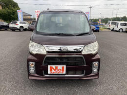 【当店のこだわり】入庫後のお車は選任スタッフによる細部清掃を実施しております。足回り、エンジンルーム、室内、室外を隅々まで綺麗にしております。展示車はピカピカです。全国配送も可能ですのでご相談下さい！