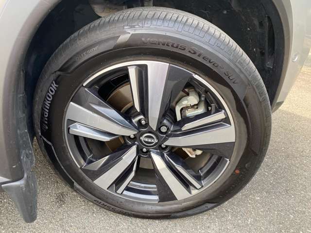 日産純正アルミホイールになります。