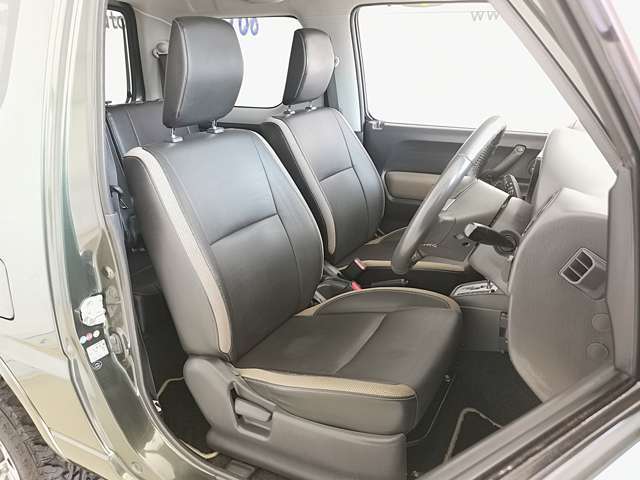 【運転席】メイン席でインテリアでは一番ダメージも出やすい座席位置となりますね、現車にてコンディション確認お願いします。