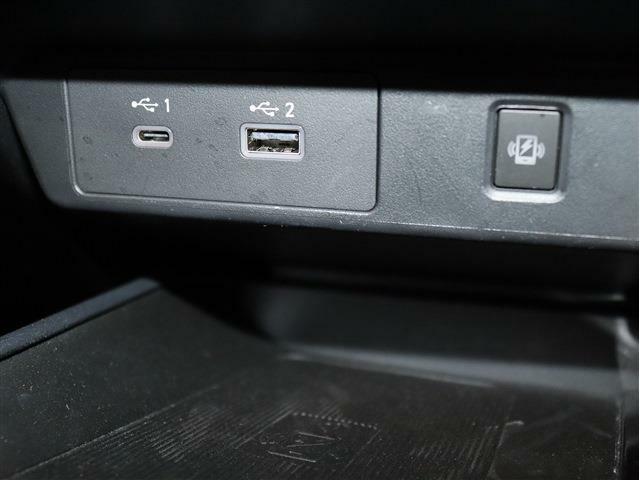 USB＆Cタイプ端子付きなので多方面にご活用いただけます！