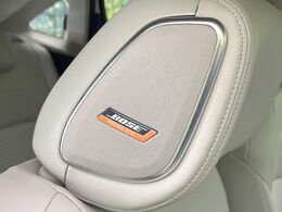 【BOSEサウンドシステム】メーカーオプションの高品位サウンドシステムを搭載。専用のチューニングが施された大小様々なスピーカーから良質なサウンドが奏でられ、臨場感あふれる音響空間を演出します。
