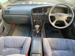 内装は当時の雰囲気をプンプンさせています☆ふっわふわモケットシート☆