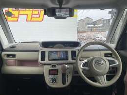 運転廻りの画像です！操作スイッチ類もキレイな状態です。専門スタッフが内外装を清掃・きめ細かい箇所までクリーニングしています。